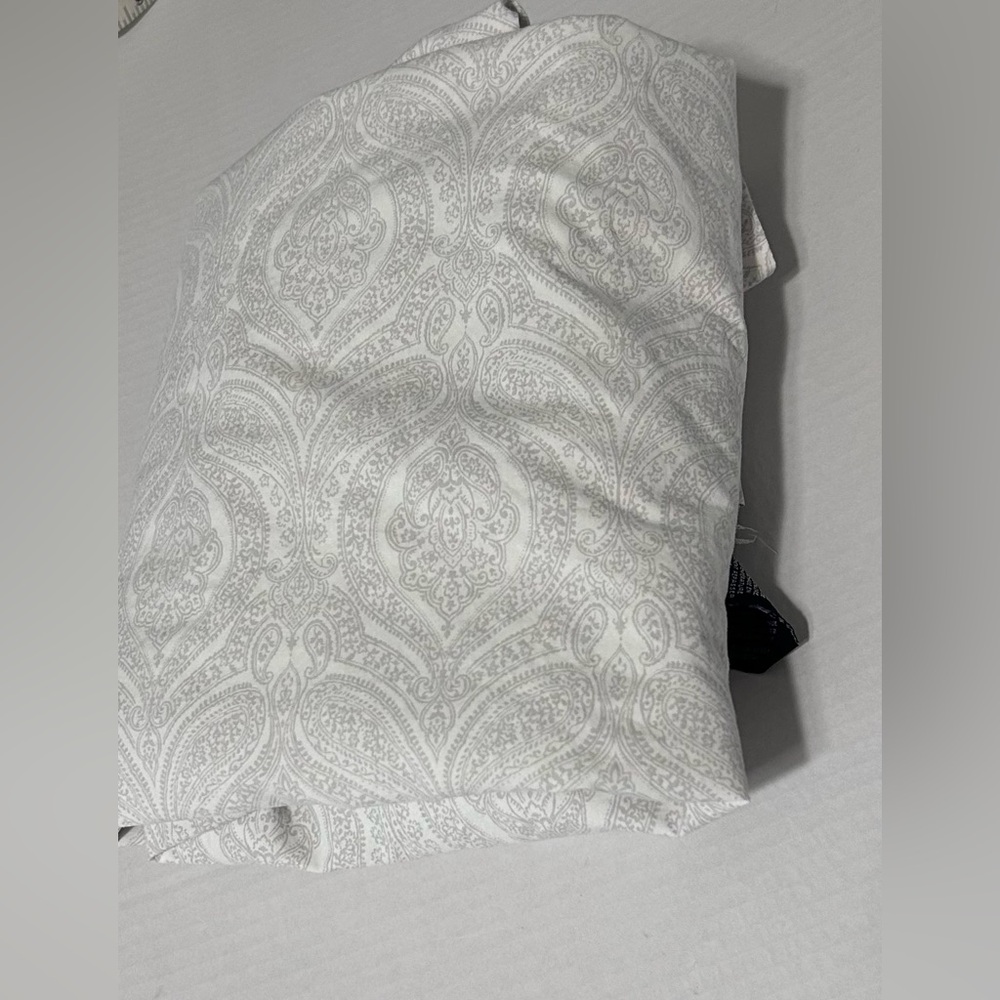 VTG  Ralph Lauren gray paisley flat sheet twin . Approx. 66x94 inches. Crisp EUC